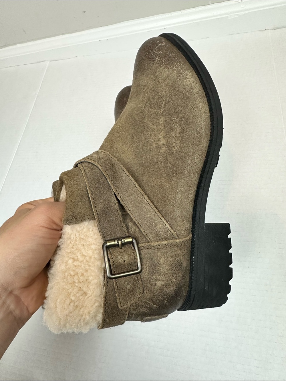 UGG Benson "1095151" Distressed Ankle Boots Buckle Zip Size US 8.5 - Picture 4 of 12